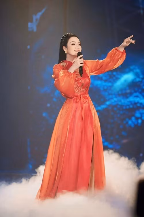 Tháng 2/2024, chia sẻ trên Vietnamnet, nữ ca sĩ cho biết, cô từng mất đến 80% khả năng ca hát, vì suy kiệt sức khỏe sau khi sinh con và trải qua 3 lần bị COVID-19. Ảnh: FB Tân Nhàn.