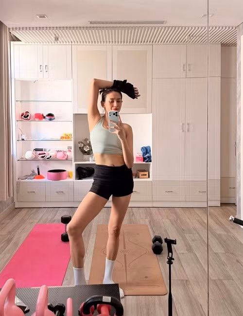 Khi con gái cứng cáp, Võ Hoàng Yến nỗ lực lấy lại vóc dáng để trở lại sàn diễn.