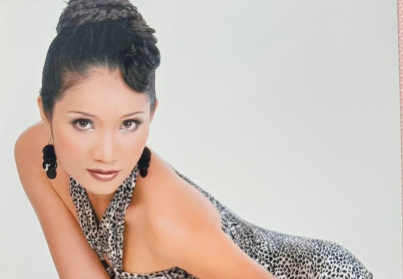 Vì đam mê ca hát, năm 18 tuổi, Cát Tường tham gia cuộc thi Tiếng hát Truyền hình. Tại sân chơi này, cô đoạt giải 3. Sau đó, Cát Tường đậu thủ khoa diễn viên của Đại học Sân khấu Điện ảnh TP HCM.