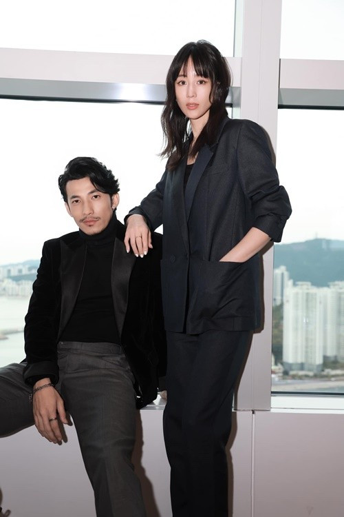 Trong Bác sĩ tha hương, Liên Bỉnh Phát kết hợp với Trương Quân Ninh. Trên màn ảnh, hai nhân vật của Liên Bỉnh Phát và Trương Quân Ninh là bác sĩ. Ảnh: FB Trương Quân Ninh.