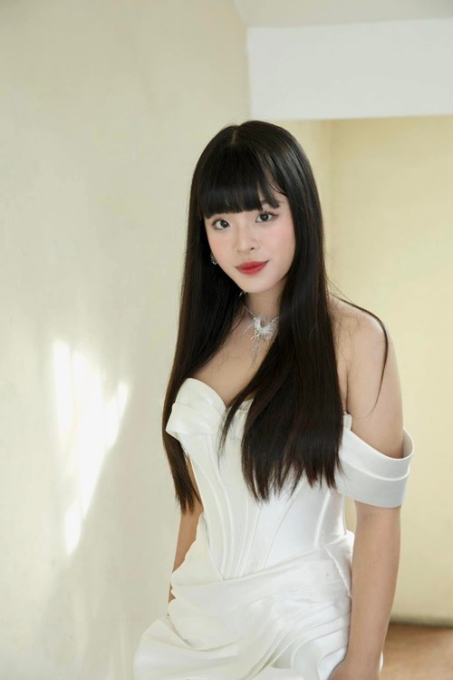 Hồng Khanh ngày càng xinh đẹp, trẻ trung. Ảnh: FB Hồng Khanh.