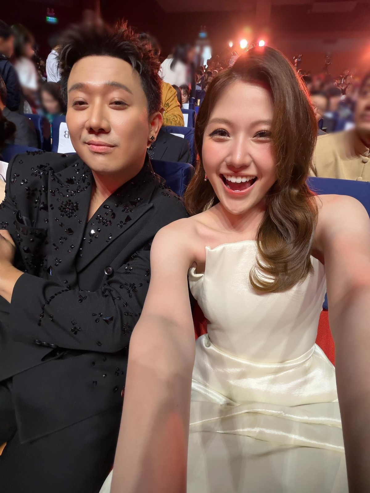 Trước đây, Trấn Thành hay than phiền và yêu cầu Uyển Ân phải giảm cân để lên hình mới đẹp. "Trấn Thành khen tôi như thế mới đẹp, đồng thời khuyên tôi phải cố để giữ dáng", Uyển Ân chia sẻ về anh trai.