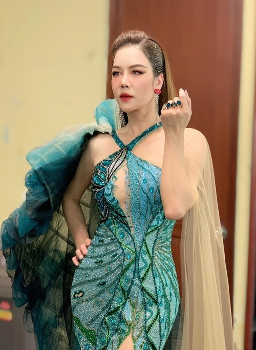 Ở tuổi 53, từng 4 lần sinh nở, Thu Phương vẫn giữ được vóc dáng thon gọn. Hiện tại, nữ ca sĩ có sự đầu tư lớn cho phong cách thời trang. Ảnh: FB Thu Phương.