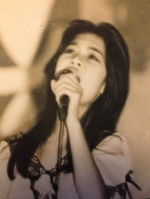 Từ năm 16 tuổi, Thu Phương gắn bó với ban nhạc Tây Hồ. Ảnh: Znews.