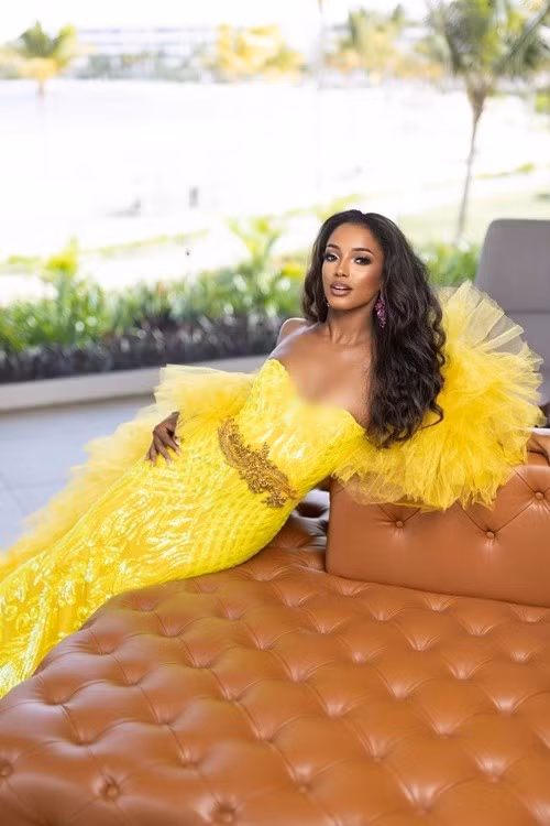 Nhiều cư dân mạng khen ngợi đại diện Jamaica đẹp lộng lẫy như một nữ hoàng khi diện váy cúp ngực đuôi cá. Ảnh: Miss Universe Jamaica.