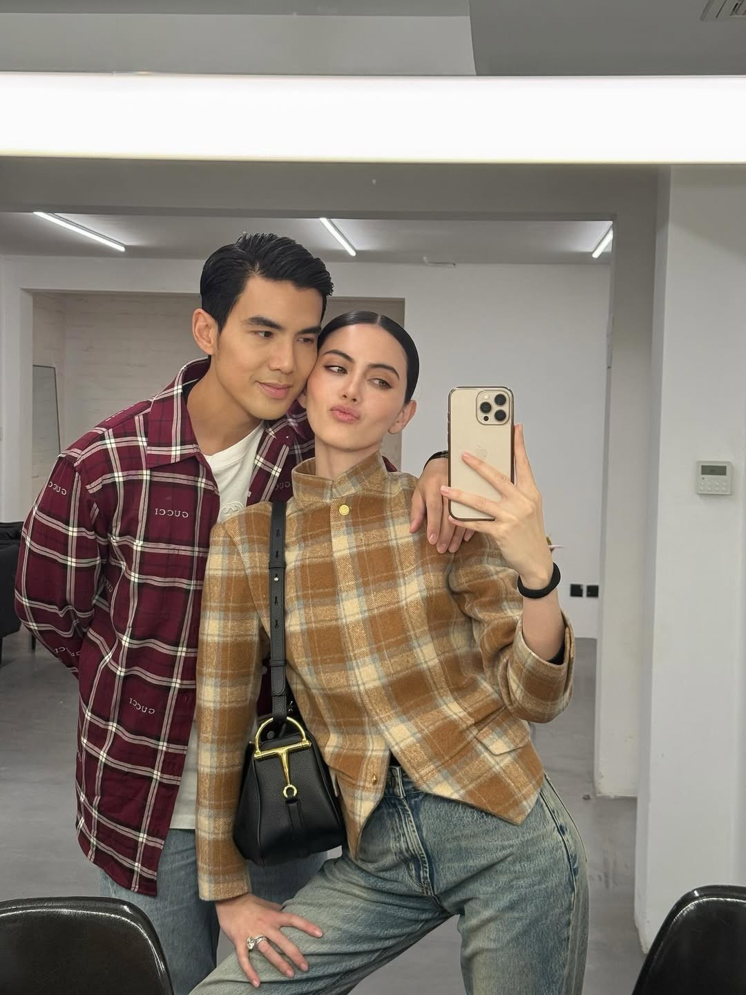 Nữ diễn viên phim Tình người duyên ma khoe hình ảnh cùng chồng đi làm việc. Ảnh: Instagram Mai Davika.