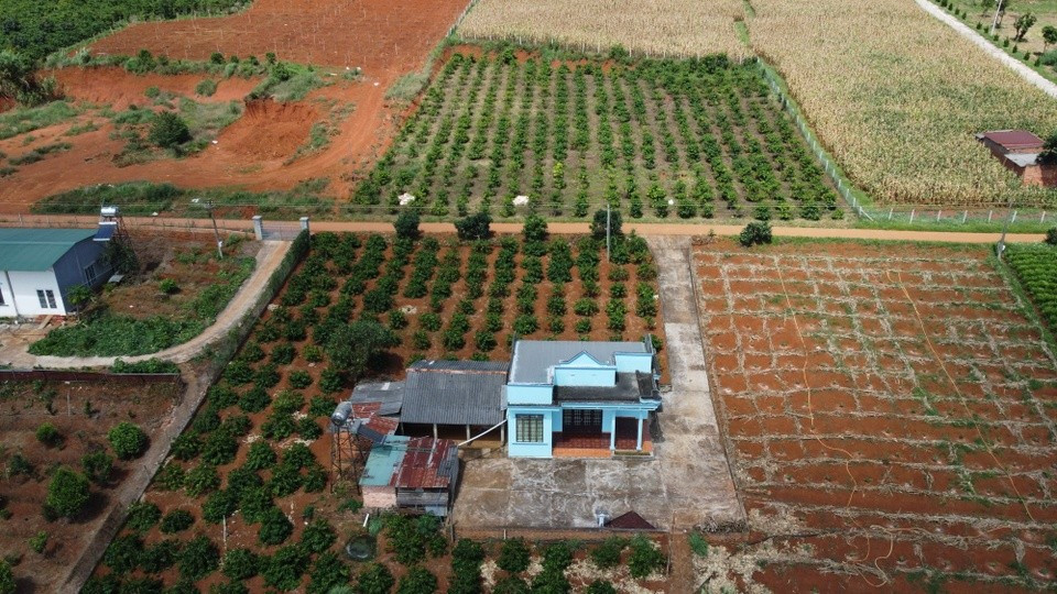 Người dân cho rằng tiền sử dụng đất phải nộp khi chuyển đổi mục đích sử dụng đất nông nghiệp sang đất ở quá cao. Ảnh: Văn Quyết.