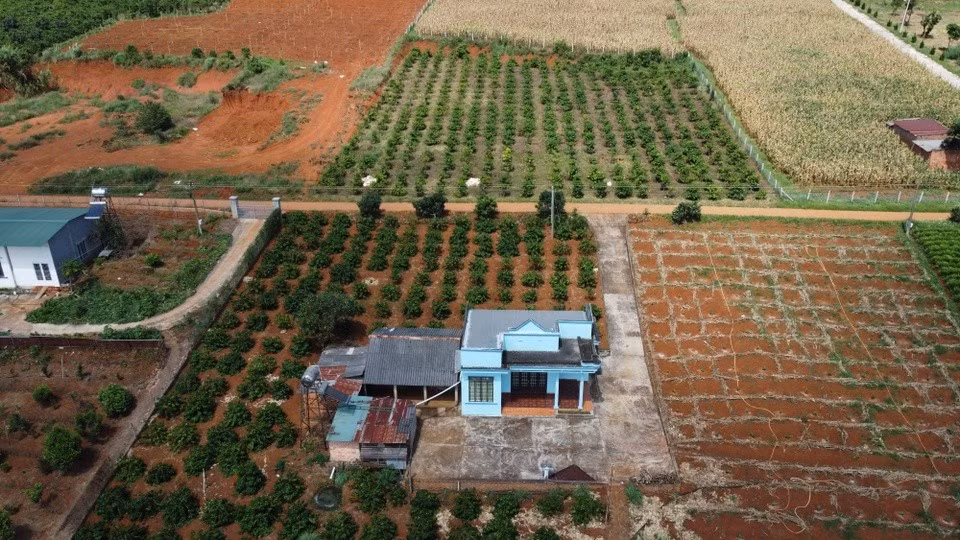 Người dân cho rằng tiền sử dụng đất phải nộp khi chuyển đổi mục đích sử dụng đất nông nghiệp sang đất ở quá cao. Ảnh: Văn Quyết.