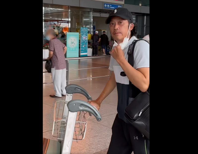 Năm 2024, nam diễn viên hài Hoài Linh tỏ ra rất bức xúc khi bị đồn qua đời. “Tôi bị đồn qua đời đến 8 lần... Muốn cho tôi chết là chết. Muốn cho tôi đột quỵ, bệnh hoạn, gì này nọ nhập viện... Trời ơi trời, chán thiệt chứ”, Hoài Linh cho biết. Ảnh: FB Dương Triệu Vũ.