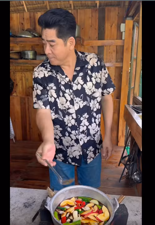 Quản lý của Huỳnh Anh Tuấn cho biết, nam diễn viên phải mất ít nhất 2 tháng nữa mới gặp gỡ khán giả. Ảnh: FB Huỳnh Anh Tuấn.