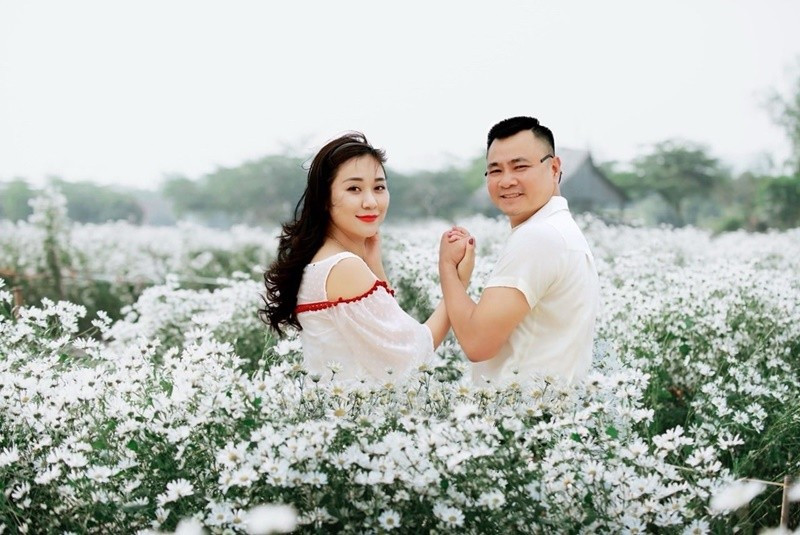 Nam nghệ sĩ tổ chức hôn lễ với giảng viên Minh Nguyệt vào năm 2015. Sau 10 năm, vợ chồng Tự Long có 3 người con chung. Ảnh: FB Tự Long.