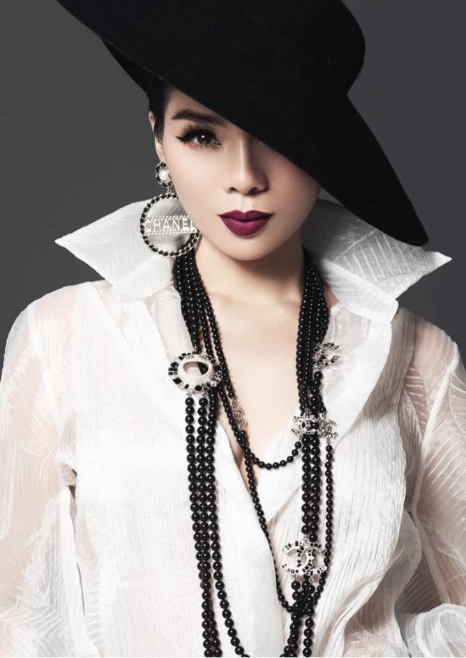 Lệ Quyên chia sẻ trên Dân Việt, cát-sê của cô tăng dần tới 120.000 đồng/đêm. “Ở thời điểm đó, 120.000 đồng là mức cát- sê khá tốt với một ca sĩ rồi đấy", cô nói chia sẻ. Ảnh: Người Lao Động.