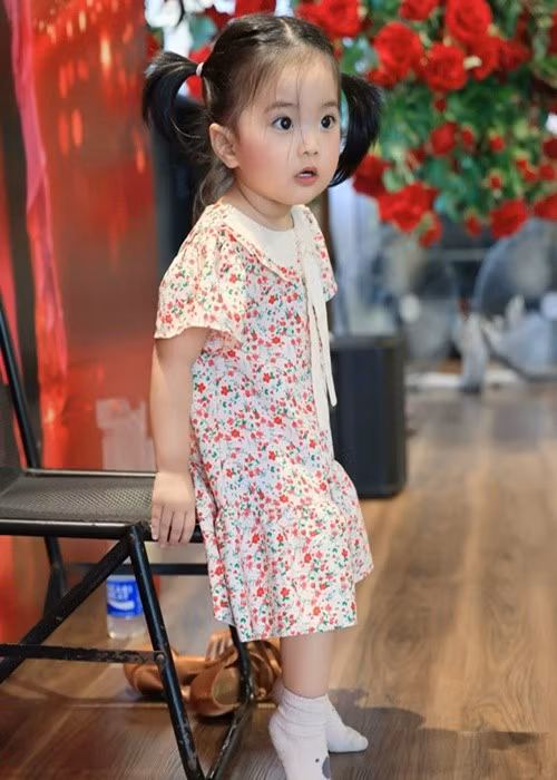 Con gái út Khánh Thi thường xuyên đến phòng tập của bố mẹ. Ảnh: FB Khánh Thi.