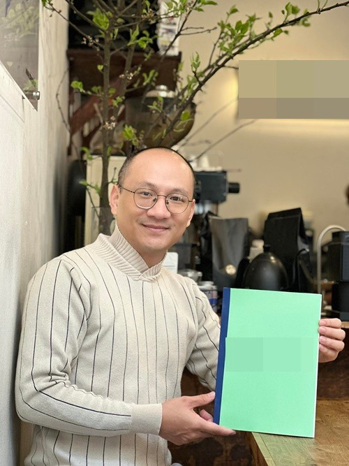 Theo Znews, sau khi rời Ai là triệu phú, Phan Đăng dành nhiều thời gian viết sách. Ảnh: FB Phan Đăng.