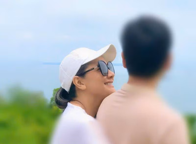 "Cảm ơn người ấy đã luôn bên cạnh chăm sóc em những ngày qua", Kiều Trinh viết. Ảnh: FB Kiều Trinh.