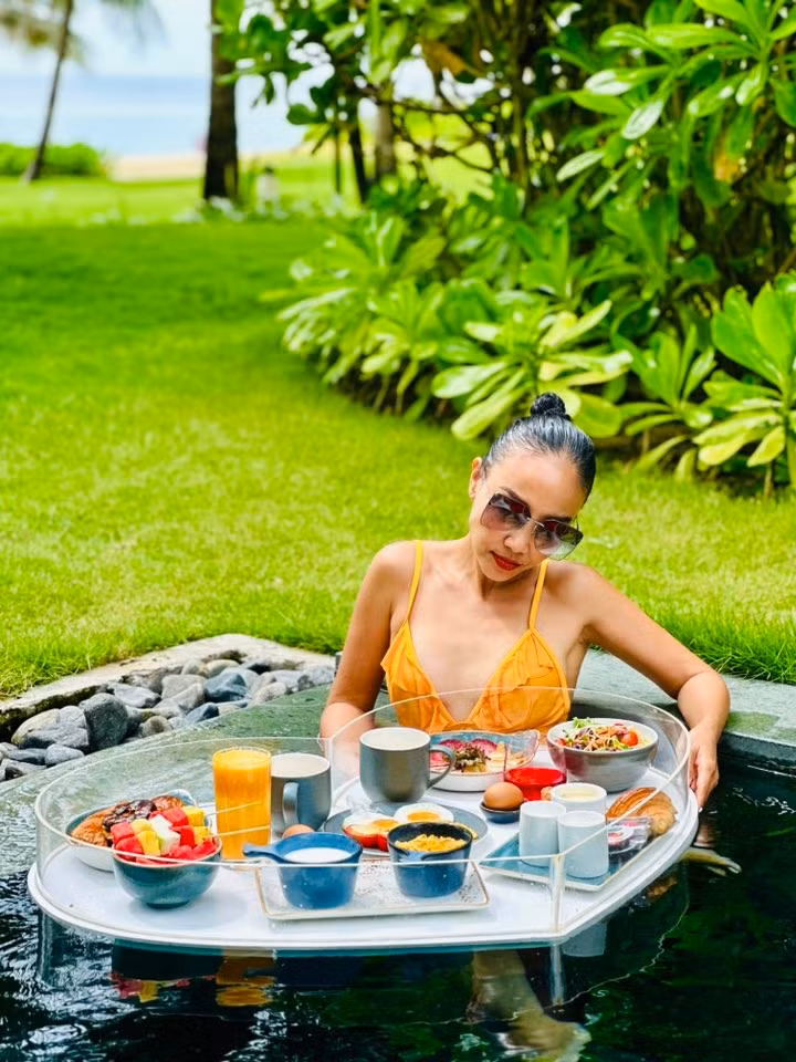 Sự tự tin, khỏe khoắn từ bên trong đã tạo nên nét cuốn hút rất riêng của Đoan Trang khiến cô luôn nổi bật dù ở bất kỳ hoàn cảnh nào.