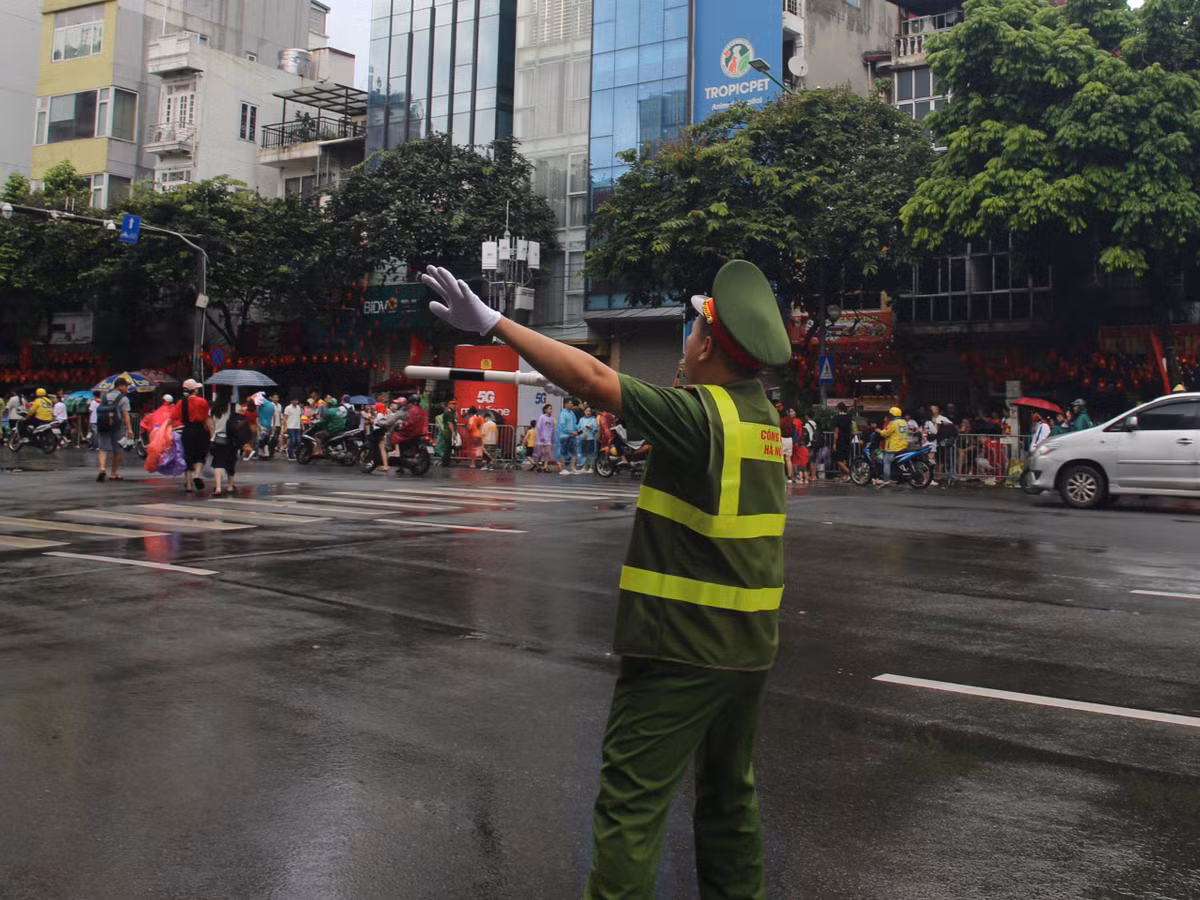 Nhiệt độ tại Hà Nội thấp nhất 25-27 độ C, cao nhất 31-33 độ C.