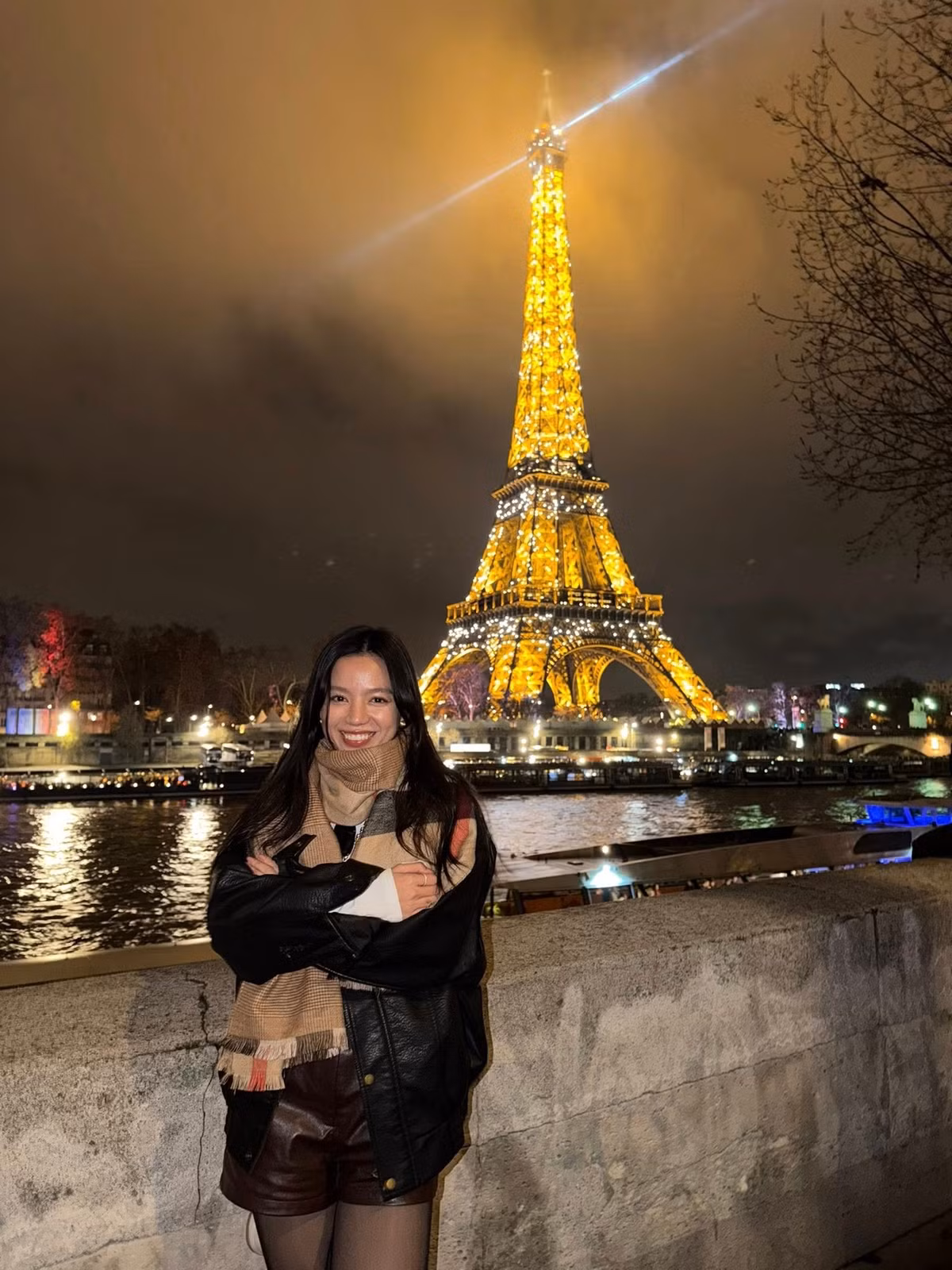 Hạ Anh kín tiếng về đời tư. Trong cuộc phỏng vấn với Vietnamnet, cô tiết lộ các tiêu chí chọn bạn trai là tinh tế, tử tế, đẹp trai và có điều kiện kinh tế. Tuy nhiên, Hạ Anh cho rằng khi gặp người đúng gu, hợp về mọi mặt, thiếu vài tiêu chí cũng không sao.