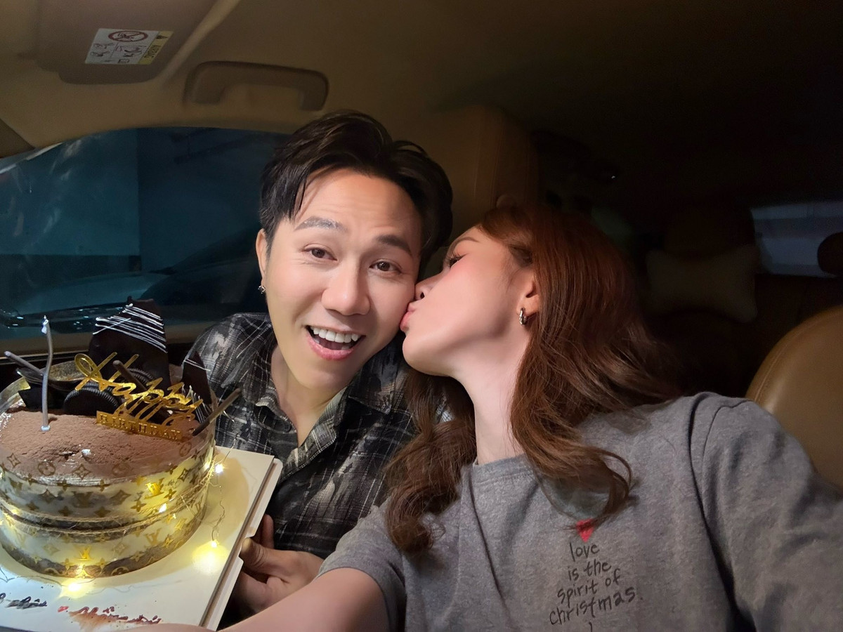 Anh Phạm tổ chức sinh nhật bất ngờ cho Anh Đức trên xe hơi vào tháng 10/2025.