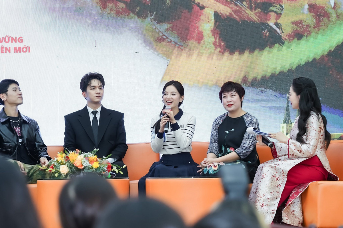 Ngoài Mưa đỏ, trong năm 2025, Hạ Anh còn tham gia các phim: Chiếc vòng ngọc bích, Trái tim bất hạnh, Xét nghiệm, Tình đầu là sói.