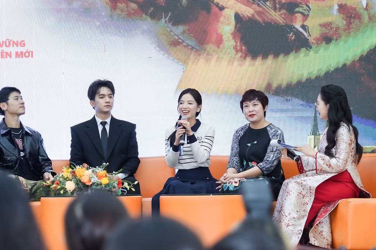 Ngoài Mưa đỏ, trong năm 2025, Hạ Anh còn tham gia các phim: Chiếc vòng ngọc bích, Trái tim bất hạnh, Xét nghiệm, Tình đầu là sói.