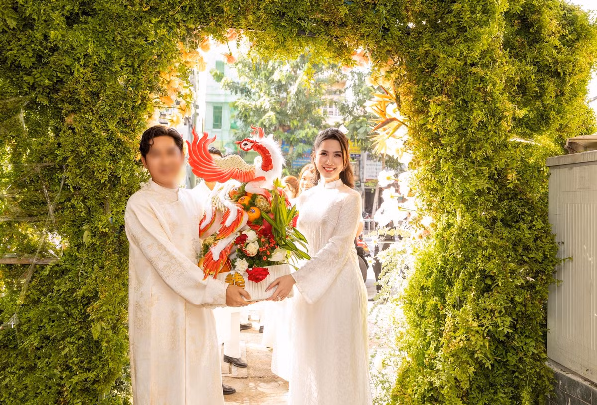 Phan Thị Mơ (trong ảnh) cùng, diễn viên Huỳnh Hồng Loan, Á hậu Kim Duyên, ca sĩ Hoàng Ái My... làm phù dâu cho đám cưới Sunny Đan Ngọc. Ảnh: FB Phan Thị Mơ.