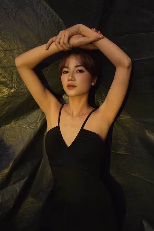 Nữ diễn viên thử nghiệm nhiều phong cách thời trang. Ảnh: FB Anh Đào.