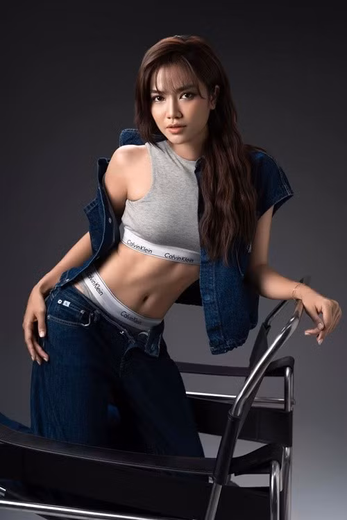 Nữ diễn viên thực hiện bộ ảnh khoe nội y táo bạo. Ảnh: FB Anh Đào.