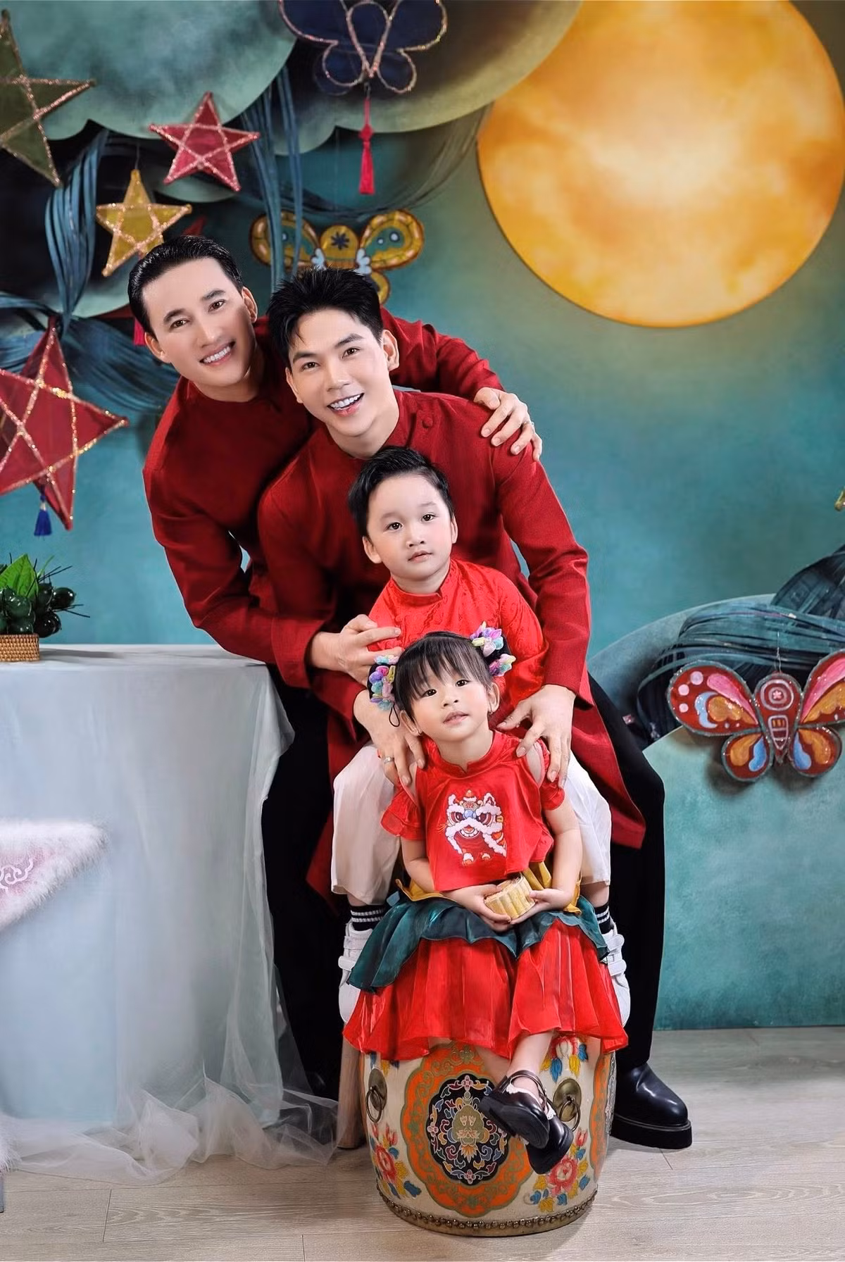 Hà Trí Quang cầu hôn Thanh Đoàn vào tháng 8/2023 sau 3 năm hẹn hò. Cặp đôi tổ chức lễ ăn hỏi vào tháng 10/2023. Năm 2024, Thanh Đoàn và Hà Trí Quang tổ chức đám cưới. Ảnh: FB Thanh Đoàn.