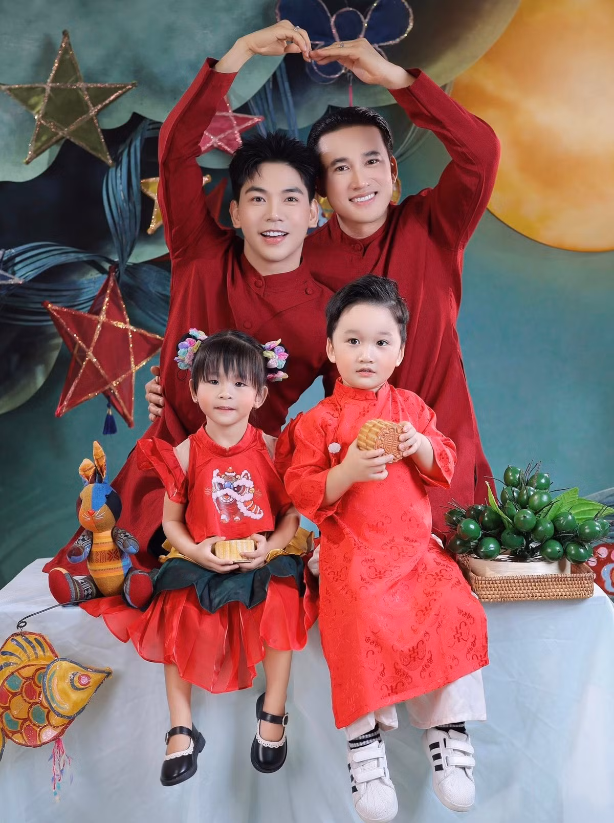 Cặp song sinh nhà Hà Trí Quang và Thanh Đoàn năm nay 3 tuổi, kháu khỉnh. Ảnh: FB Thanh Đoàn.