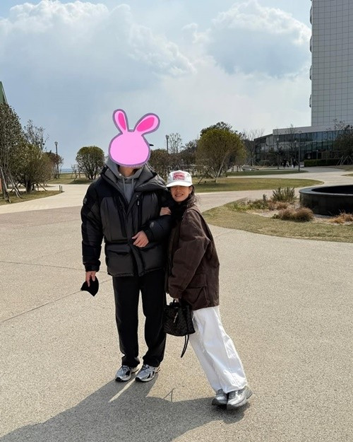 Nữ diễn viên chăm sóc con trai, dành thời gian hẹn hò cùng chồng, tham gia phim ảnh. Ảnh: Instagram Son Ye Jin.