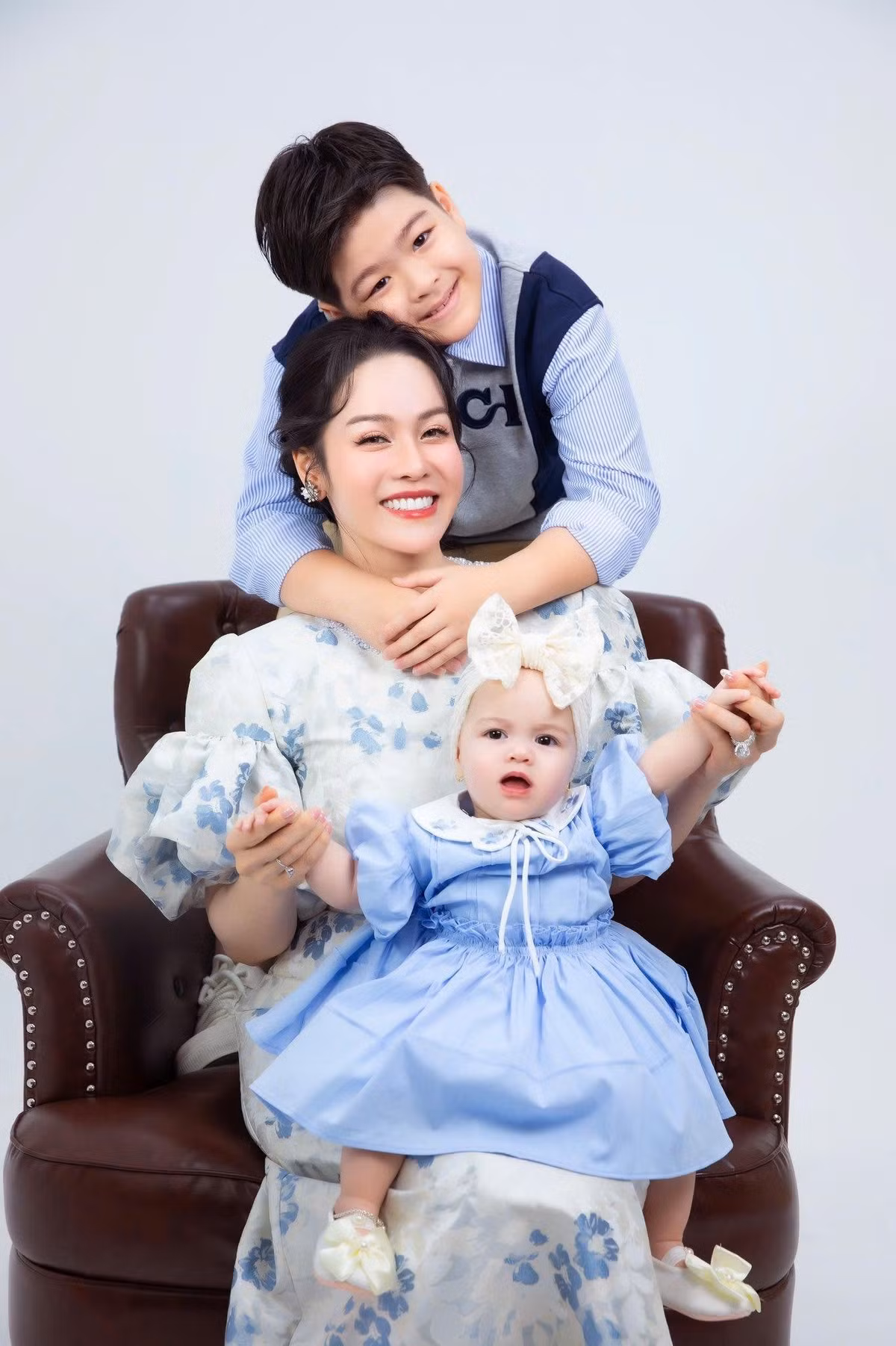 Nhật Kim Anh sinh con trai đầu lòng Bửu Long năm 2015 và con gái Julia vào tháng 1/2025. Ảnh: FB Nhật Kim Anh.