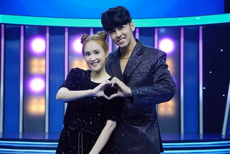 Phương Hằng khéo nịnh Anh Tâm. Năm 2019, cô tặng chồng căn nhà mới trị giá 2,6 tỷ nhân dịp sinh nhật. Ảnh: FB Phương Hằng.