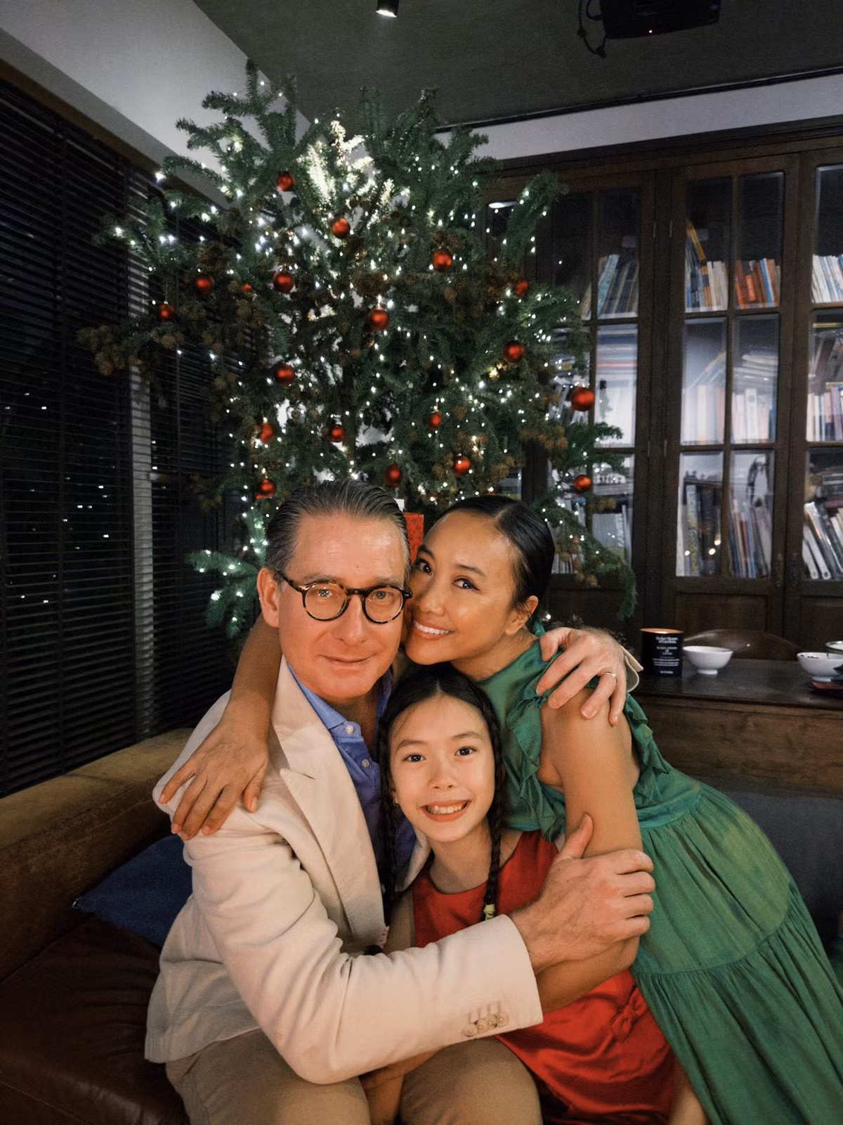 Theo Vietnamnet, Johan Wicklund nhận xét Đoan Trang là người phụ nữ vừa truyền thống, vừa hiện đại. “Khi ra ngoài cô ấy là ca sĩ, người của công chúng nhưng khi trở về nhà là người bình thường. Cô ấy thương chồng, dạy con, hiếu thảo với bố mẹ và cư xử hòa thuận với các anh chị em... Ở bên Trang, tôi cảm nhận sự ấm áp, chưa từng có cảm giác mình đang sống cùng người nổi tiếng”, Johan Wicklund bày tỏ.