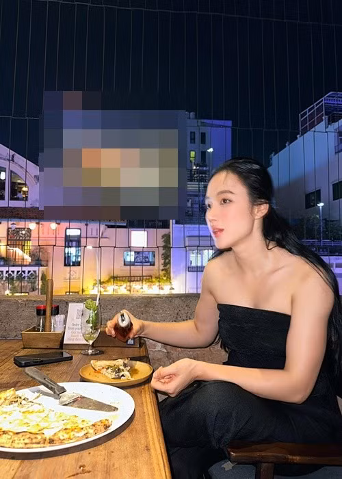 Hình ảnh Angela Phương Trinh trông “đô con” gây ra ý kiến trái chiều. Đa số khán giả không ủng hộ phong cách hiện tại của nữ diễn viên. Ảnh: FB Angela Phương Trinh.