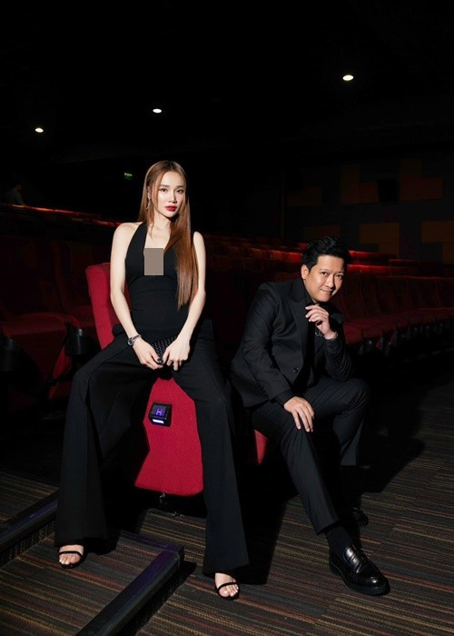 Chia sẻ với Znews, Trường Giang cho biết khi anh không thể ở bên lúc vợ sinh con, Nhã Phương vẫn mỉm cười, động viên chồng đi làm và cống hiến cho khán giả. “Cô ấy hiểu vì cũng là nghệ sĩ”, anh nói. Ảnh: FB Trường Giang.