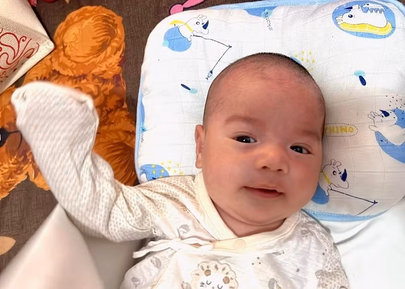 Bé Nghé trộm vía kháu khỉnh, ngày càng đáng yêu. Ảnh: FB Nghé.