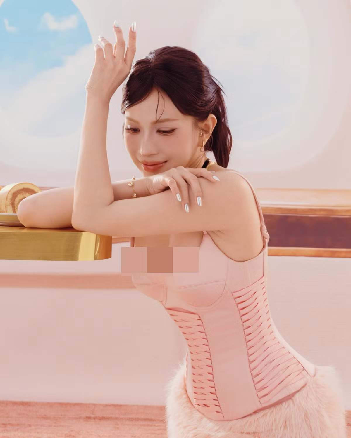 Khả Như cho thấy thăng hạng rõ rệt về nhan sắc khi theo đuổi phong cách trưởng thành, quyến rũ hơn. Ảnh: FB Khả Như.