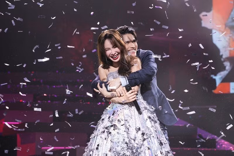 Nam ca sĩ sinh năm 1988 thân thiết với Uyên Linh trong 15 năm qua. Ảnh: FB Quốc Thiên.