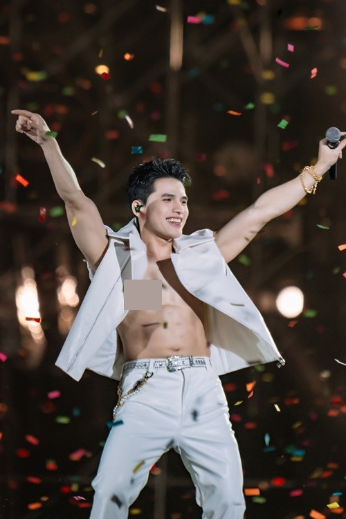 Quốc Thiên ngày càng điển trai sau Vietnam Idol 2008. Ảnh: FB Quốc Thiên.