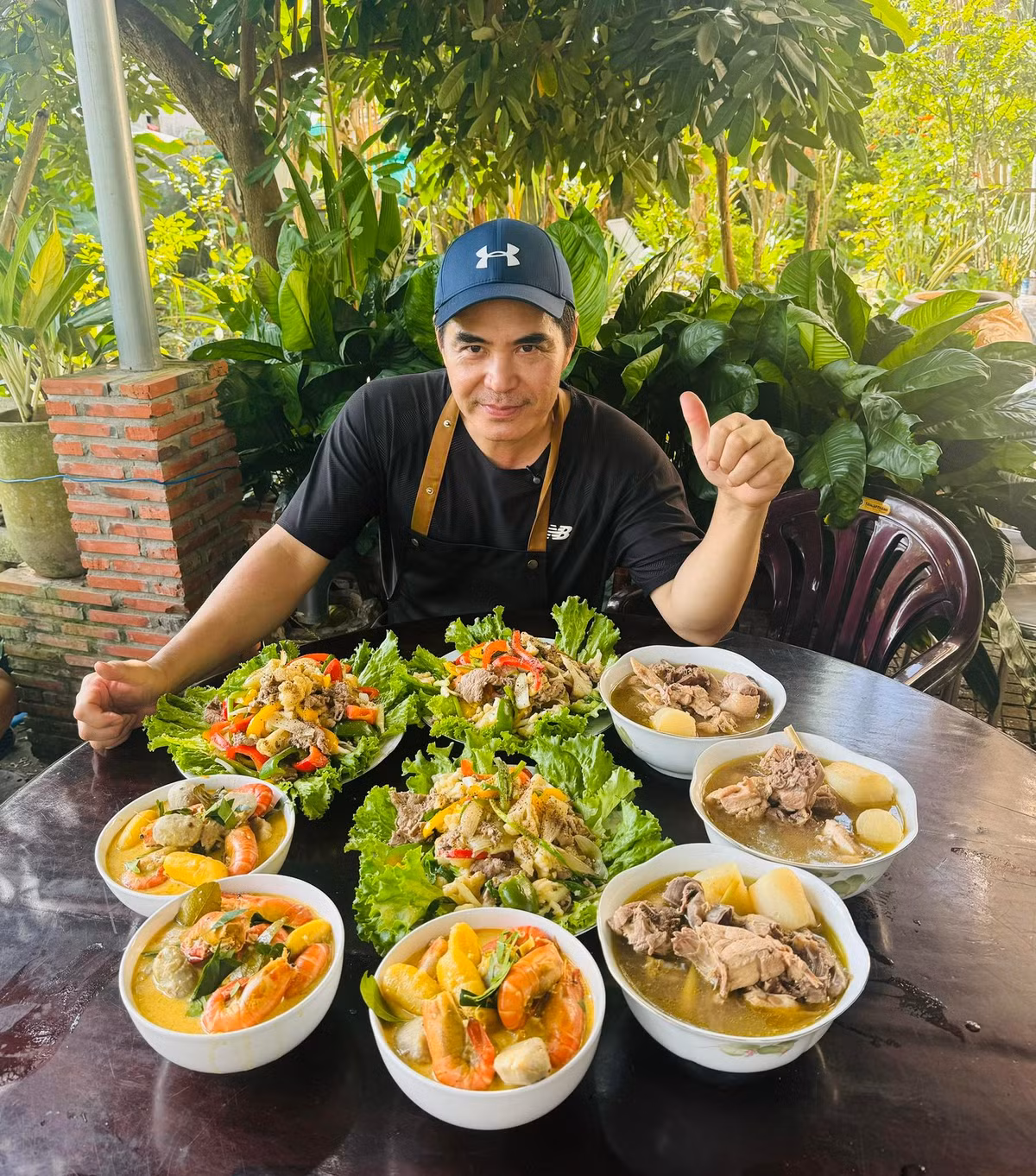 Trung Dũng cho rằng nếu không là diễn viên, anh sẽ là đầu bếp của nhà hàng 5 sao. "Dù không danh tiếng bằng nhưng chắc chắn thu nhập sẽ hơn diễn viên", anh nói.