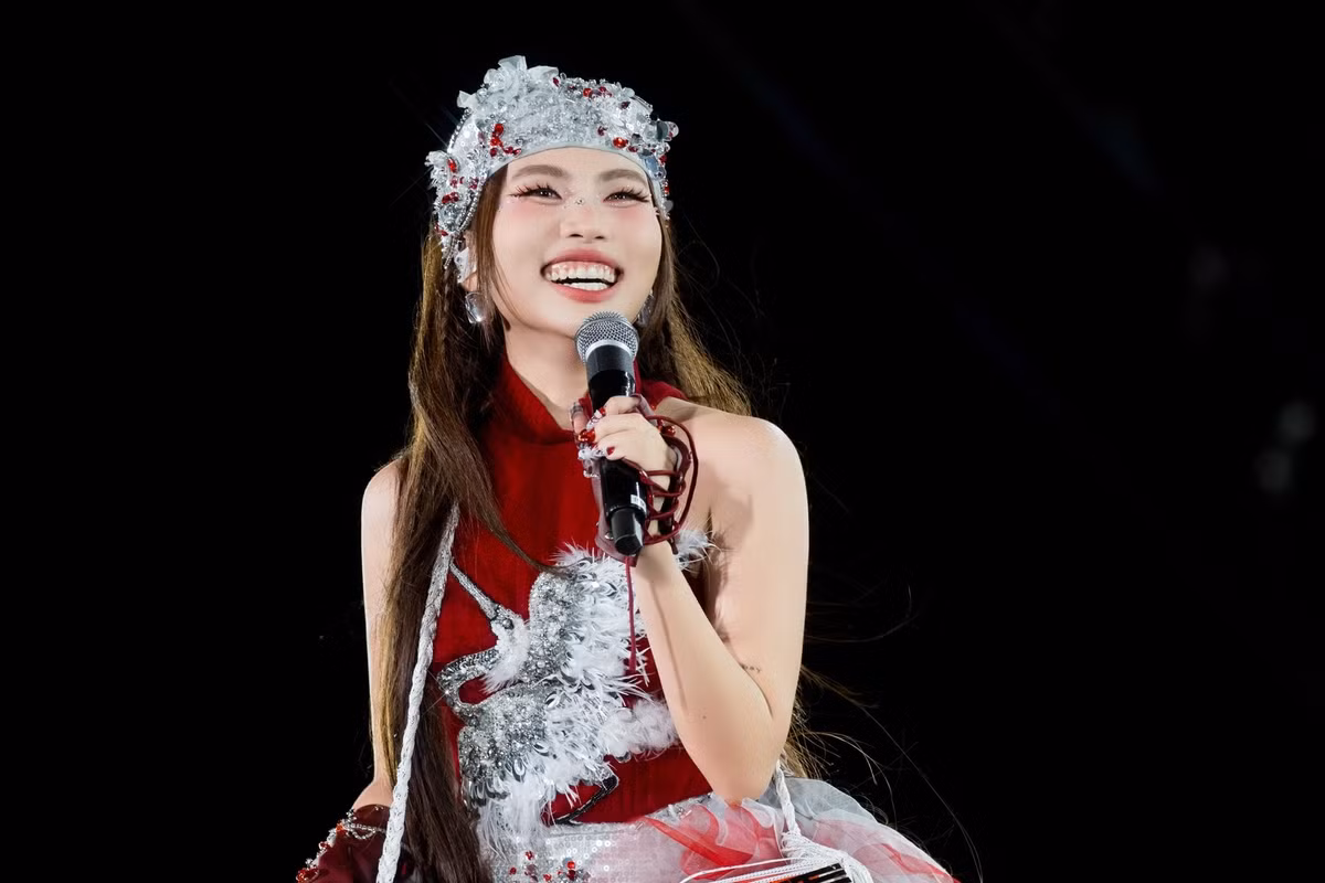 Trước đó, nữ ca sĩ cho biết, cô khóc ở chung kết Sing! Asia 2025 không phải vì thứ hạng, mà vì cảm giác không thể cất lên ca khúc cuối cùng. Ảnh: Instagram Phương Mỹ Chi.