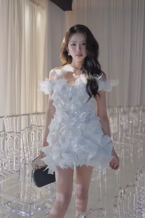 Thi thoảng, cô tham gia sự kiện giải trí cùng chồng. Ảnh: FB Huỳnh Khánh Vy.