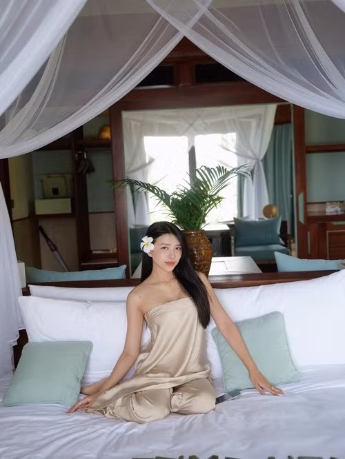 Sau khi kết hôn, Khánh Vy dành nhiều thời gian chăm sóc chồng con, kinh doanh online. Ảnh: FB Huỳnh Khánh Vy.