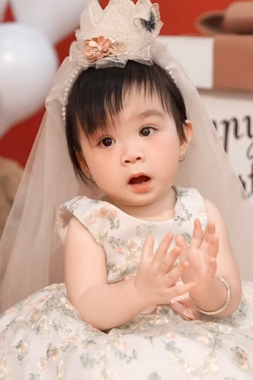 Nhiều đồng nghiệp của Thanh Duy và Kha Ly gửi lời chúc mừng sinh nhật đến bé Lita. Ảnh: FB Thanh Duy.