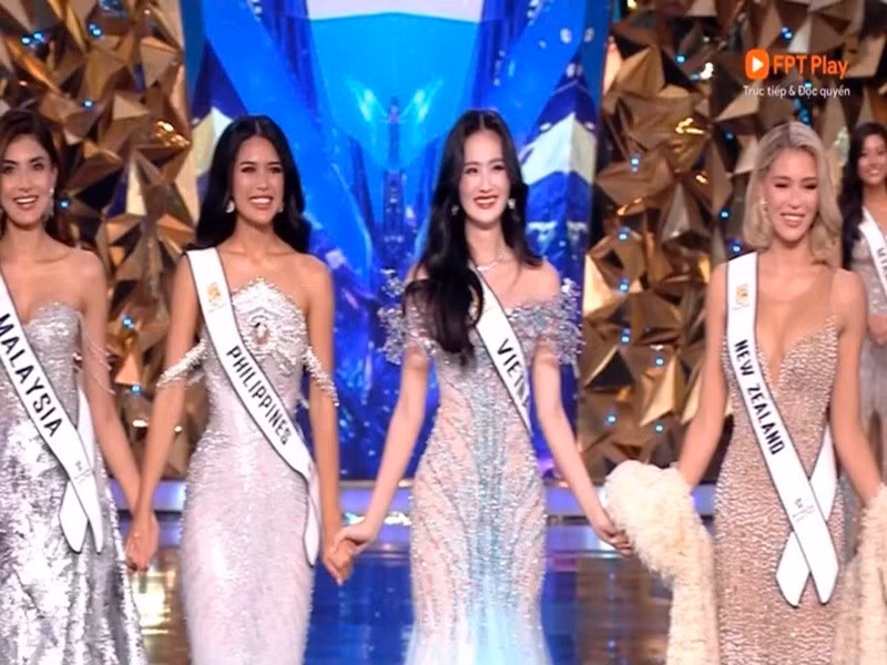 Huỳnh Trần Ý Nhi còn bày tỏ, top 40 có thể chưa phải là kết quả mà tất cả mọi người mong đợi, nhưng với cô, đó là một cột mốc đáng trân trọng. “Vì hành trình này không được đo bằng thứ hạng, mà bằng từng bước chân mình đã nỗ lực, từng trải nghiệm mà mình đã sống trọn vẹn, bằng những bài học sâu sắc và cả những tình bạn đẹp đẽ mình đã có được”, đại diện Việt Nam tâm sự. Ảnh: FB Ý Nhi.