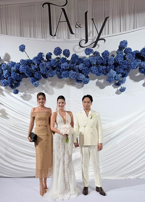 Hoa hậu Ngọc Châu dự đám cưới Hương Ly. Ảnh: FB Ngọc Châu.