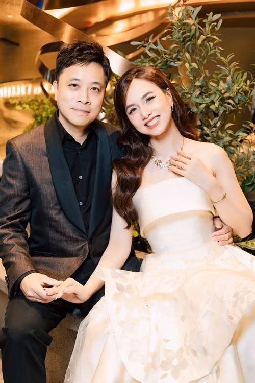 Victor Vũ kết hôn với diễn viên Đinh Ngọc Diệp năm 2016. Cặp đôi có hai con trai chung. Ảnh: FB Victor Vũ.