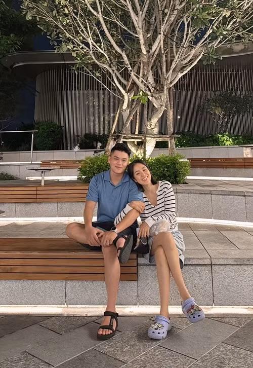 Sau 8 năm về chung một nhà, vợ chồng Lê Phương vẫn khiến nhiều người phải ghen tị với những khoảnh khắc ngọt ngào bên nhau. Ảnh: FB Lê Phương.