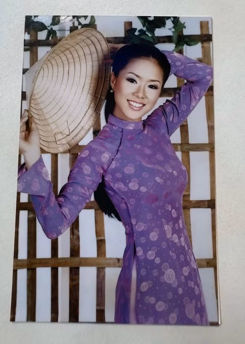 Nữ diễn viên sở hữu mái tóc đen suông dài, gương mặt phúc hậu cách đây 20 năm. Ảnh: FB Lê Phương.